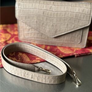 Leatherology Medium Willow Envelope Bag.  EUC.